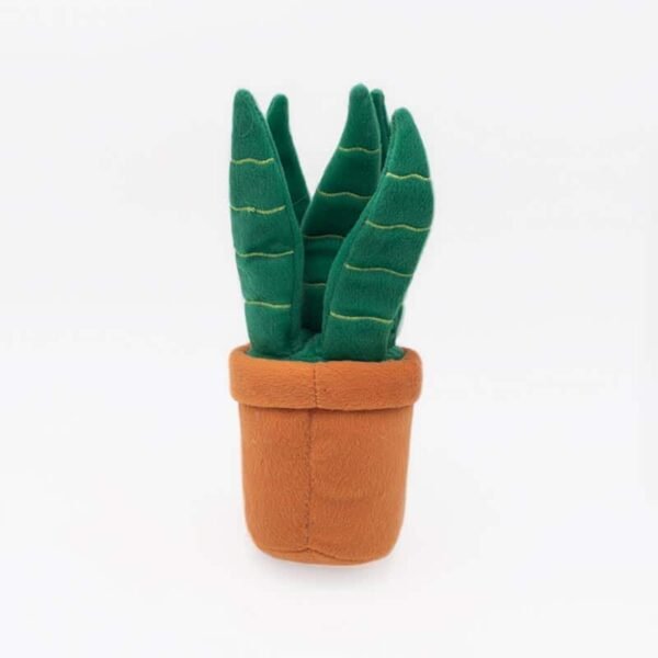 ZippyPaws Snake Plant De ZippyPaws Snake Plant is de perfecte kamerplant voor hondenmensen. Je hoeft de plant nooit water te geven en jouw hond kan er gerust mee door het huis heen rennen. Door het krakende geluidje van de bladeren en de medium blaster pieper in de pot is de ZippyPaws Slangenplant erg aantrekkelijk om mee te spelen. De ZippyPaws Snake Plant is een fijn speeltje van zacht pluche met vulling. Heerlijk voor je hond om tegen aan te kruipen in je mand of lekker mee te spelen. Door de afmetingen van het speeltje is deze geschikt voor middelgrote tot grote honden. Heb je nu een klein hondje die graag een wat groter pluche speeltje heeft kan dat natuurlijk ook. Afmeting: 29 cm x 10 cm x 10 cm Let op: Er is geen enkel hondenspeelgoed in de wereld wat niet kapot kan. Ondanks de algehele stevigheid van het speelgoed, zou het kapot kunnen gaan. Op hondenspeelgoed zit geen garantie. Kies dus het juiste soort speeltje voor jouw hond zijn kauw- en speelbehoefte. Haal kapotte speeltjes meteen weg en laat jouw hond alleen spelen onder toezicht. ZippyPaws Hondenspeelgoed Hondenspeeltjes van het merk ZippyPaws staan garant voor de allerleukste designs en zijn goed voor urenlang speelplezier. De hondenspeeltjes van ZippyPaws zijn ontworpen door hondenmensen voor honden. En dat zie je aan alles. ZippyPaws Burrows De Zippypaws Burrows zijn zoekspellen voor de hond. In iedere Burrow zitten 3 piepbeestjes verstopt. Speciaal voor honden die niet enthousiast worden van hersenwerkjes met voer zijn de Burrows perfect. Want de beloning is geen voer, maar een klein piepspeeltje. Je kunt de speeltjes zo vaak terug stoppen als je wilt, zodat jouw hond weer op zoek kan! Alle delen van de Zippy Burrows zijn gemaakt van hoogwaardig pluche stof. Daardoor is het niet alleen geschikt als interactief speeltje, maar kan het ook gebruikt worden als knuffelspeeltje. Alle speeltjes in de Burrows bevatten een ronde pieper om je hond extra enthousiast te maken. Interactief hondenspeelgoed bestellen Alle honden hebben speelgoed nodig. Het geeft zowel een mentale- als lichamelijke uitdaging voor je hond! Interactief hondenspeelgoed is niet alleen belangrijk om je hond tevreden te houden en verveling te voorkomen. Het is ook nuttig om problematisch gedrag aan te pakken, zoals destructief kauwen of hinderlijk blaffen. Zippypaws Burrows De Zippypaws Burrows zijn zoekspellen voor de hond. In iedere Burrow zitten 3 piepbeestjes verstopt. Speciaal voor honden die niet enthousiast worden van hersenwerkjes met voer zijn de Burrows perfect. Want de beloning is geen voer, maar een klein piepspeeltje. Je kunt de speeltjes zo vaak terug stoppen als je wilt, zodat jouw hond weer op zoek kan! Alle delen van de Zippy Burrows zijn gemaakt van hoogwaardig pluche stof. Alle speeltjes in de Burrows bevatten een ronde pieper om je hond extra enthousiast te maken. Doordat zowel de Burrow als de speeltjes in de Burrow van pluche zijn gemaakt is het niet alleen geschikt als interactiefspeeltje, maar kan het ook gebruikt worden als knuffelspeeltje. ZippyPaws Donutz Het populairste speeltje van Zippypaws is de Donut. Al in 2017 werd de miljardste donut verkocht. Voor de hond zijn de donut speeltjes helemaal geweldig. Er zitten 2 half ronde piepers in, waardoor het niet uitmaakt waar je in de donut bijt. Piepen doet de Zippypaws Donut altijd! De Donutz bevatten verder geen zachte pluche vulling. Ideaal voor honden die het normaal altijd laten sneeuwen in huis. Bekend van Instagram Als jij honden volgt via Instagram, dan kan het niet missen dat je de ZippyPaws hondenspeeltjes wel eens voorbij hebt zien komen. Niet zo gek want de grappige en interactieve speeltjes zijn perfect voor een geweldige foto samen met jouw hond. Vergeet je A Lot for Doodles niet te taggen op Instagram? ZippyPaws Nederland ZippyPaws hondenspeelgoed komt uit Amerika. Sinds een aantal jaren zijn de speeltjes ook in Nederland verkrijgbaar. Wij van A Lot for Doodles zijn trots dat we ZippyPaws verkopen in onze webshop. Bezoek onze shop en ontdek alle leuke speeltjes van ZippyPaws! ZippyPaws online bestellen De ZippyPaws hondenspeeltjes zijn bij ons online te bestellen. Naast de leuke speeltjes van ZippyPaws kun je ook bij ons terecht voor de merken Huxley & Kent, PawStory, HugSmart, Sodapup, Soos Pets, Cowboy Magic, Bass Brushes, P.L.A.Y., Yakka's & Carniwell. Heb je advies nodig? Neem gerust contact met ons op. We helpen je graag!