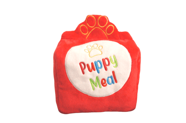 PawStory Snuffles Big Puppy Meal 3-in-1 Nu kan jouw pup genieten van zijn eigen Puppy Meal, compleet met een zacht en knuffelig broodje, frietjes en een milkshake. En het beste gedeelte? Deze fastfood maaltijd zal geen rommel achterlaten op jouw tapijt en jouw hond ook geen maagpijn bezorgen. Waarom wachten? Verwen jouw pup met zijn eigen Big Puppy Meal – zonder de vetten en calorieën – en kijk toe hoe hij de gelukkigste hond van de buurt wordt. Afmeting: 18 cm x 20 cm / 12 x 9 cm Materiaal Snuffles Big Puppy Meal: Gemaakt van polyester en bevat een plastic piep. Niet geschikt om op te kauwen. De vulling is gemaakt van gerecycled plastic Let op: Er is geen enkel hondenspeelgoed in de wereld wat niet kapot kan. Ondanks de dubbele stiksels, dubbele laag stof aan de buitenkant en de algehele stevigheid van het speelgoed, zou het kapot kunnen gaan. Op hondenspeelgoed zit geen garantie.Kies dus het juiste soort speeltje voor jouw hond zijn kauw- en speelbehoefte. Haal kapotte speeltjes meteen weg en laat jouw hond alleen spelen onder toezicht. Over PawStory Hondenspeelgoed PawStory is een jong en dynamisch bedrijf gespecialiseerd in hondenspeelgoed en opgericht in 2021. Ze hebben oog voor mooi design en actuele trends. Ze ontwerpen originele en grappige hondenspeeltjes van goede kwaliteit. PawStory dogtoys Bij PawStory laten ze de hondenspeeltjes produceren bij een hondenspeelgoed fabrikant die al meer dan 20 jaar actief is voor grote merken. PawStory Hondenspeelgoed Het is de missie van PawStory om steeds kleine collecties uit te brengen, zodat ze kunnen inspelen op actuele trends om zo hun collectie te kunnen verbreden. Bij A Lot for Doodles vind je alle collecties van Pawstory. Bekend van Instagram Als jij honden volgt via Instagram, dan kan het niet missen dat je de PawStory hondenspeeltjes wel eens voorbij hebt zien komen. Niet zo gek want de grappige speeltjes zijn perfect voor een geweldige foto samen met jouw hond. Vergeet je A Lot for Doodles niet te taggen op Instagram? Bestel Pawstory hondenspeeltjes bij A Lot for Doodles Bestel je PawStory hondenspeelgoed eenvoudig bij A Lot for Doodles. Of je nu een lief en schattig knuffeltje zoekt of een grappige, ondeugende speelkameraad voor je hond, je slaagt zeker weten met het ruime assortiment wat uit voorraad leverbaar is. Heb je vragen over onze producten of advies nodig wat je het beste kunt bestellen? Neem gerust contact met ons op, we helpen je graag verder.