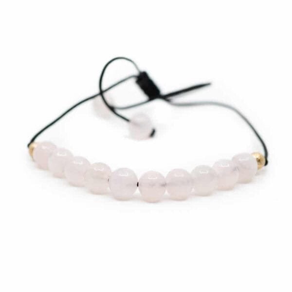 Rozenkwarts Edelsteen Verstelbare Armband Twinning is winning! De Rozenkwarts Edelsteen Verstelbare Armband. Hoe leuk is het om samen met jouw hond dezelfde edelsteen te dragen? Jouw hond heeft de edelsteen als hanger aan zijn halsband en jij draagt een mooie verstelbare edelsteen armband als sieraad. Rozenkwarts bevordert vergeving, empathie, compassie en tolerantie, naar zowel anderen als jezelf. Hierdoor helpt het van jezelf houden en jezelf accepteren zoals je bent en vermindert het eenzaamheid.