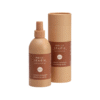 Nocat Studio Voordeelset JORD Met deze Nocat Studio Voordeelset JORD shop je de heerlijk verzorgingsproducten van Nocat Studio nu met extra voordeel! De luxe verzorgingsproducten van Nocat Studio zijn 100% vegan, gemaakt van biologische en natuurlijke ingrediënten en speciaal voor honden pH-gebalanceerd. Veilig en effectief voor alle haartypes en tevens zeer geschikt voor doodles! Heerlijke verzorgingsproducten voor een stralende hond en 100% knuffelgarantie ;) Nocat Studio JORD is natuur in een fles. De frisse geur met tonen van cederhout, mos en patchoeli laat je zintuigen dwalen en herinnert je aan alle geweldige dingen die de natuur te bieden heeft. Duurzame luxe met een gegarandeerde knuffelgeur. Deze voordeelset bestaat uit: - Nocat Studio Cuddle+Care Shampoo JORD   375ml - Nocat Studio Refresh+Detangle Grooming Spray JORD   375ml - Katoenen tas - Canvas speelgoed bot Tip: bestel onze mengfles mee voor de juiste mengverhouding (1:20) Nocat Studio Cuddle+Care Shampoo JORD De Cuddle+Care Shampoo JORD van Nocat Studio is een zachte revitaliserende shampoo. Perfect pH-gebalanceerd voor honden. Duurzame luxe, gemaakt van biologische & natuurlijke ingrediënten met een knuffelgegarandeerde geur. Jord is de natuur in een fles. De frisse en zuivere geur met zachte tonen van cederhout, mos en patchouli zorgt ervoor dat je de hele dag met je hond wilt knuffelen. Zowel de shampoo als de spray maken de vacht zacht en schoon. De producten zijn in samenwerking met trimmers ontwikkeld, de shampoo geeft de vacht maximale volume en is daarnaast ook zacht. Gebruik onze cuddle+care shampoo voor reiniging en de heerlijke 3-in-1 refreh+detangle voor de finishing touch. Crèmespoeling is niet nodig, de verzachtende werking is opgenomen in de spray en kun je dus perfect gebruiken op een natte vacht na het wassen. De shampoo schuimt niet heel erg. Dit komt omdat de minimale hoeveelheid sulfaat is opgenomen om de producten zo puur mogelijk houden en daarmee zo gezond mogelijk voor honden. Nocat Studio Refresh+Detangle Grooming Spray JORD De Refresh+Detangle Grooming Spray JORD van Nocat Studio is een verfrissende 3-in-1 verzorgingsspray. Perfect pH-gebalanceerd voor honden. Gemaakt van biologische & natuurlijke ingrediënten met een knuffelgegarandeerde geur. Jord is de natuur in een fles. Een frisse geur met tonen van cederhout, mos en patchouli herinnert je aan al het moois dat de natuur te bieden heeft. Gebruik in combinatie met de Nocat Studio Cuddle+Care Shampoo JORD na een bad. Of gebruik de Refresh+Detangle Grooming Spray tussendoor, om de vacht op te frissen, te ontklitten voorafgaand aan een borstel beurt en om een frisse geur toe te voegen. Zowel de shampoo als de spray maken de vacht zacht en schoon. De producten zijn in samenwerking met trimmers ontwikkeld, de shampoo geeft de vacht maximale volume en is daarnaast ook zacht. Over Nocat Studio Nocat studio is opgericht door Christina, waarbij haar ruwharige Teckel Otis de grootste inspiratiebron was. Omdat haar Teckel dol is om op de vreemdste plekken te liggen, net als katten, was de bodem gelegd voor de naam; Nocat. Nocat studio is een Nordic beautymerk voor honden. Luxe verzorgingsproducten, 100% vegan, gemaakt van biologische en natuurlijke ingrediënten en speciaal voor honden pH-gebalanceerd. Er zijn 3 verschillende verfrissende geuren JORD (Aarde), LUFT (Lucht) en VAND (Water). Nocat Studio biedt luxe vegan hondenproducten met hoogwaardige natuurlijke ingrediënten, is dierproefvrij, biedt 100% knuffelgarantie en het design is tevens ook nog eens heel erg interieur proof. De nocat studio beauty essentials voor honden Alle nocat studio producten zijn speciaal voor honden pH-gebalanceerd en gemaakt van biologische en natuurlijke ingrediënten, ook nog eens met een gegarandeerde knuffelgeur. De producten schuimen niet heel erg, dit komt omdat ze bij Nocat Studio de minimale hoeveelheid sulfaat hebben opgenomen om de producten zo puur mogelijk houden (en daarmee zo gezond mogelijk voor jouw hond). Bestel Nocat Studio bij A Lot for Doodles Bestel Nocat Studio eenvoudig bij A Lot for Doodles. Of je nu een shampoo zoekt of een heerlijk tussendoortje voor je hond, je slaagt zeker weten met het ruime assortiment wat uit voorraad leverbaar is bij de leukste shop voor jouw hond. Heb je vragen over onze producten of advies nodig wat je het beste kunt bestellen? Neem gerust contact met ons op, we helpen je graag verder!