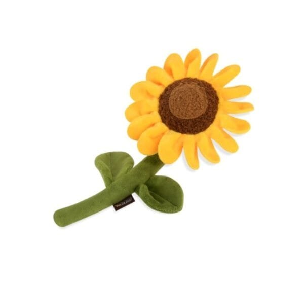 PLAY Blooming Buddies Sassy Sunflower Laat de tuin van je hond tot bloei komen met de PLAY Blooming Buddies Sassy Sunflower! Deze zonnige bloem is perfect voor honden die graag helpen met “tuinieren”  of met graven, slepen en piepen.  De Sassy Sunflower is handgemaakt met een dubbele buitenlaag en extra stevige stiksels voor langdurig speelplezier. Binnenin zit een squeaker die elk potje tuinpret nóg leuker maakt. De zachte vulling is gemaakt van 100% gerecyclede plastic flessen – duurzaam, milieuvriendelijk en veilig voor jouw hond.  Voor de speelse tuinhulp in huis Of jouw hond nu dol is op knuffelen, apporteren of gewoon “assisteren” bij het planten van nieuwe bloemen, de PLAY Blooming Buddies Sassy Sunflower is altijd in bloei. De vrolijke kleuren en het zachte pluche maken dit speeltje onweerstaanbaar. Perfect voor binnen, maar ook voor een zonnig potje buitenspelen in de tuin! Waarom jij en je hond dit geweldig vinden Zacht pluche met stevige afwerking voor langdurig plezier Bevat een pieper voor extra speelplezier Gevuld met 100% gerecyclede plastic flessen (PlanetFill®) Machinewasbaar en geschikt voor de droger Veilig en vrij van schadelijke stoffen Afmeting PLAY Blooming Buddies Sassy Sunflower: 17.0 x 7.2 x 27.9 cm Let op: Er is geen enkel hondenspeelgoed in de wereld wat niet kapot kan. Ondanks de dubbele stiksels, dubbele laag stof aan de buitenkant en de algehele stevigheid van het speelgoed, zou het kapot kunnen gaan. Op hondenspeelgoed zit geen garantie.Kies dus het juiste soort speeltje voor jouw hond zijn kauw- en speelbehoefte. Haal kapotte speeltjes meteen weg en laat jouw hond alleen spelen onder toezicht. Over P.L.A.Y. Hondenspeelgoed PLAY staat bekend om hun fantastische design en vrolijke, aansprekende kleuren. Bij A Lot for Doodles vind je een ruim assortiment van PLAY hondenspeelgoed. Shop naast de Barking Brunch collectie ook de Tropical Paradise Collectie van PLAY in onze shop! PLAY Dog Toys Het hondenspeelgoed van P.L.A.Y. is handgemaakt en de stevige buitenkant en dubbel gestikte randen zorgen voor extra duurzaamheid. De vulling van de speeltjes is gemaakt van gerecycled materiaal. Verder voldoet het hondenspeelgoed van Play aan dezelfde strenge kwaliteitsnormen voor het vervaardigen van baby- en kinderspeelgoed. In de speeltjes worden er AZO-vrije kleurstoffen gebruikt. Daarnaast zijn de speeltjes geschikt voor de wasmachine en droger. P.L.A.Y. hondenspeelgoed Het hondenspeelgoed van PLAY wordt in Amerika ontworpen. Bekend van Instagram Als jij honden volgt via Instagram, dan kan het niet missen dat je de P.L.A.Y. hondenspeeltjes wel eens voorbij hebt zien komen. Niet zo gek want de grappige en levensechte speeltjes zijn perfect voor een geweldige foto samen met jouw hond. Vergeet je A Lot for Doodles niet te taggen op Instagram? PLAY hondenspeeltjes bij A Lot for Doodles Bestel je Play hondenspeelgoed eenvoudig bij A Lot for Doodles. Of je nu een lief en schattig knuffeltje zoekt of een grappige, ondeugende speelkameraad voor je hond, je slaagt zeker weten met het ruime assortiment wat uit voorraad leverbaar is. Heb je vragen over onze producten of advies nodig wat je het beste kunt bestellen? Neem gerust contact met ons op, we helpen je graag verder.