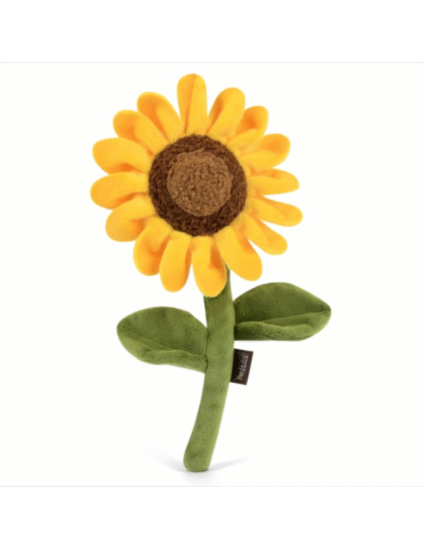 PLAY Blooming Buddies Sassy Sunflower Laat de tuin van je hond tot bloei komen met de PLAY Blooming Buddies Sassy Sunflower! Deze zonnige bloem is perfect voor honden die graag helpen met “tuinieren”  of met graven, slepen en piepen.  De Sassy Sunflower is handgemaakt met een dubbele buitenlaag en extra stevige stiksels voor langdurig speelplezier. Binnenin zit een squeaker die elk potje tuinpret nóg leuker maakt. De zachte vulling is gemaakt van 100% gerecyclede plastic flessen – duurzaam, milieuvriendelijk en veilig voor jouw hond.  Voor de speelse tuinhulp in huis Of jouw hond nu dol is op knuffelen, apporteren of gewoon “assisteren” bij het planten van nieuwe bloemen, de PLAY Blooming Buddies Sassy Sunflower is altijd in bloei. De vrolijke kleuren en het zachte pluche maken dit speeltje onweerstaanbaar. Perfect voor binnen, maar ook voor een zonnig potje buitenspelen in de tuin! Waarom jij en je hond dit geweldig vinden Zacht pluche met stevige afwerking voor langdurig plezier Bevat een pieper voor extra speelplezier Gevuld met 100% gerecyclede plastic flessen (PlanetFill®) Machinewasbaar en geschikt voor de droger Veilig en vrij van schadelijke stoffen Afmeting PLAY Blooming Buddies Sassy Sunflower: 17.0 x 7.2 x 27.9 cm Let op: Er is geen enkel hondenspeelgoed in de wereld wat niet kapot kan. Ondanks de dubbele stiksels, dubbele laag stof aan de buitenkant en de algehele stevigheid van het speelgoed, zou het kapot kunnen gaan. Op hondenspeelgoed zit geen garantie.Kies dus het juiste soort speeltje voor jouw hond zijn kauw- en speelbehoefte. Haal kapotte speeltjes meteen weg en laat jouw hond alleen spelen onder toezicht. Over P.L.A.Y. Hondenspeelgoed PLAY staat bekend om hun fantastische design en vrolijke, aansprekende kleuren. Bij A Lot for Doodles vind je een ruim assortiment van PLAY hondenspeelgoed. Shop naast de Barking Brunch collectie ook de Tropical Paradise Collectie van PLAY in onze shop! PLAY Dog Toys Het hondenspeelgoed van P.L.A.Y. is handgemaakt en de stevige buitenkant en dubbel gestikte randen zorgen voor extra duurzaamheid. De vulling van de speeltjes is gemaakt van gerecycled materiaal. Verder voldoet het hondenspeelgoed van Play aan dezelfde strenge kwaliteitsnormen voor het vervaardigen van baby- en kinderspeelgoed. In de speeltjes worden er AZO-vrije kleurstoffen gebruikt. Daarnaast zijn de speeltjes geschikt voor de wasmachine en droger. P.L.A.Y. hondenspeelgoed Het hondenspeelgoed van PLAY wordt in Amerika ontworpen. Bekend van Instagram Als jij honden volgt via Instagram, dan kan het niet missen dat je de P.L.A.Y. hondenspeeltjes wel eens voorbij hebt zien komen. Niet zo gek want de grappige en levensechte speeltjes zijn perfect voor een geweldige foto samen met jouw hond. Vergeet je A Lot for Doodles niet te taggen op Instagram? PLAY hondenspeeltjes bij A Lot for Doodles Bestel je Play hondenspeelgoed eenvoudig bij A Lot for Doodles. Of je nu een lief en schattig knuffeltje zoekt of een grappige, ondeugende speelkameraad voor je hond, je slaagt zeker weten met het ruime assortiment wat uit voorraad leverbaar is. Heb je vragen over onze producten of advies nodig wat je het beste kunt bestellen? Neem gerust contact met ons op, we helpen je graag verder.