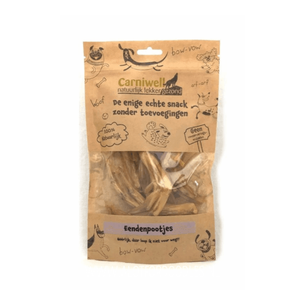 Carniwell Eendenpootjes De Carniwell Eendenpootjes zijn een onweerstaanbare en natuurlijke snack. De snacks bevatten bovendien één eiwitbron (100% eend), hierdoor zijn de eendenpootjes ook geschikt voor honden met allergieën, voedselintoleranties en voor honden die op dieet zijn. De eendenpootjes zijn rijk aan eiwitten. Alle Carniwell vis- en vleesdelicatessen zijn lucht gedroogd, 100% natuurlijk en graanvrij. De snacks zitten handig verpakt in hersluitbare zakjes. . eiwit 39.4% · vet 37.5% · ruwe as 13.8% · vocht 5.3% · ruwe vezel 0.8% · samenstelling 100% eend Carniwell Granen- en glutenvrije snacks Naast de gezonde voedingswaarde hebben veel Carniwell-snacks een extra gezondheidsspecialiteit. Zo helpen bijv. de ‘Konijnenoortjes met vacht’ een gezond gebit te bevorderen en stimuleren de ‘Visburgertjes’ een gezonde glanzende huid en vacht! Alle Carniwell vis- en vleesdelicatessen zijn lucht gedroogd, 100% natuurlijk en graanvrij. De snacks zitten handig verpakt in hersluitbare zakjes. Hypoallergene hondensnacks Carniwell Carniwell behoort tot de gezondste delicatessen. De snacks zijn puur en er wordt niets aan toegevoegd. Elke delicatesse bevat maar 1 eiwitbron die gemakkelijk aan de kleur te herkennen is. Zo zijn alle snacks die afkomstig zijn van bijv. het konijn gekenmerkt met een roze etiket en de vis met een blauw etiket. Ideaal als je hond een hypoallergeen dieet heeft of om welke reden dan ook een voorkeur heeft voor bepaalde eiwitbronnen! Over Carniwell hondensnacks  Carniwell zijn lokale vis- en vleesdelicatessen voor je hond. Ruim 80% komt direct uit Nederland en er wordt niets van buiten Europa geïmporteerd. Dit laatste heeft als grote voordeel dat de Carniwell snacks niet radio actief bestraald worden, dit in tegenstelling met andere soortgelijke producten die in dierenspeciaalzaken en andere winkels te vinden zijn en van buiten Europa afkomstig zijn. Bestel Carniwell snacks bij A Lot for Doodles Bestel je Carniwell snacks eenvoudig bij A Lot for Doodles. Of je nu een trainingssnack zoekt of een heerlijk tussendoortje voor je hond, je slaagt zeker weten met het ruime assortiment wat uit voorraad leverbaar is. Heb je vragen over onze producten of advies nodig wat je het beste kunt bestellen? Neem gerust contact met ons op, we helpen je graag verder.